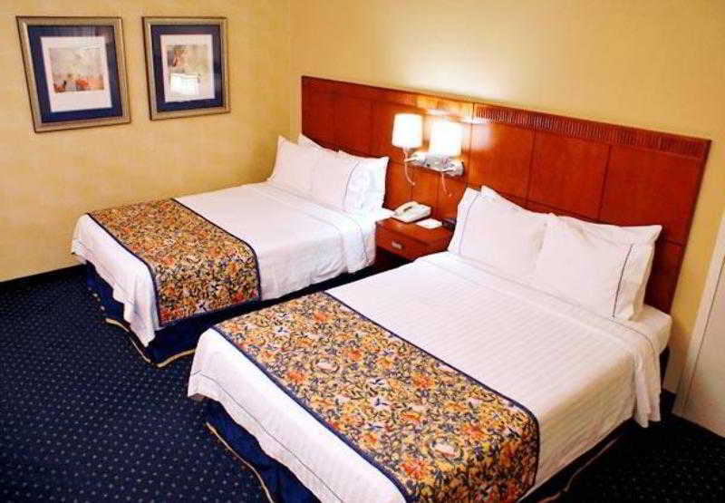 Готель Courtyard By Marriott Atlanta Executive Park/Emory Номер фото