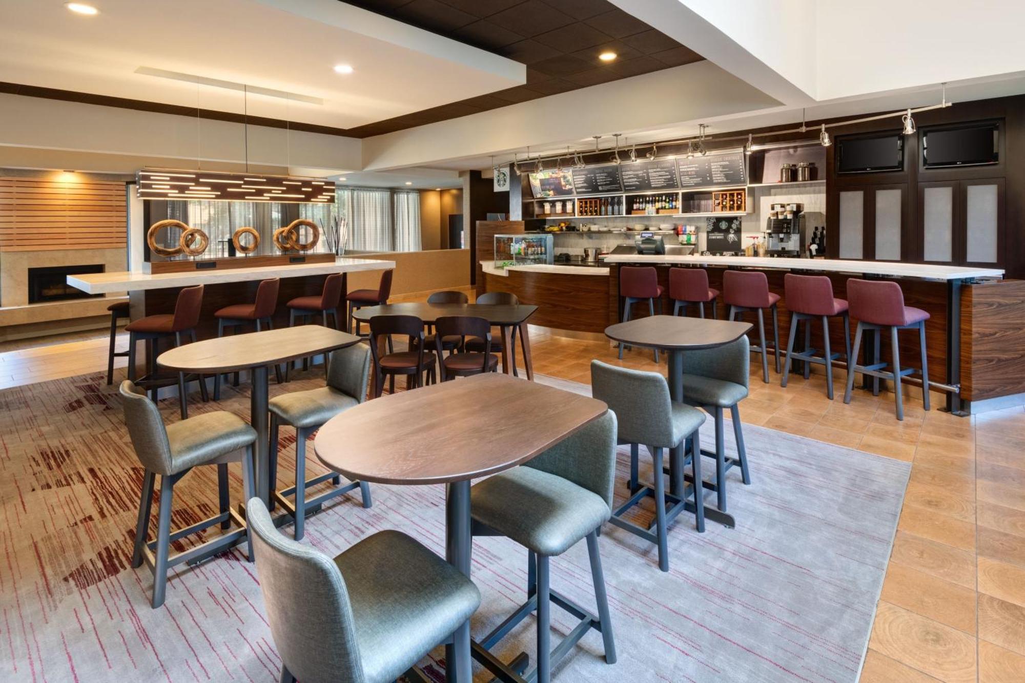 Готель Courtyard By Marriott Atlanta Executive Park/Emory Екстер'єр фото