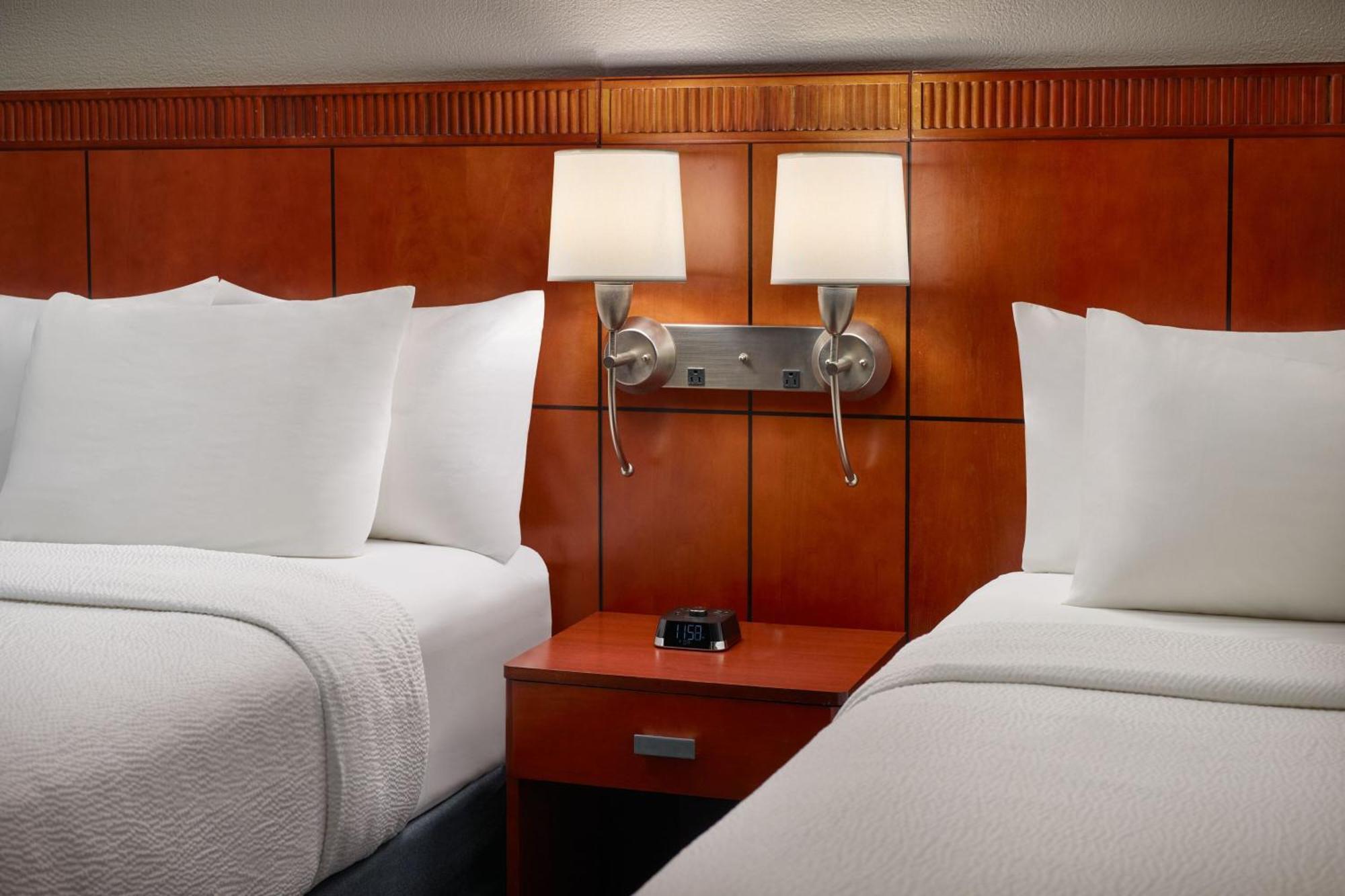 Готель Courtyard By Marriott Atlanta Executive Park/Emory Екстер'єр фото