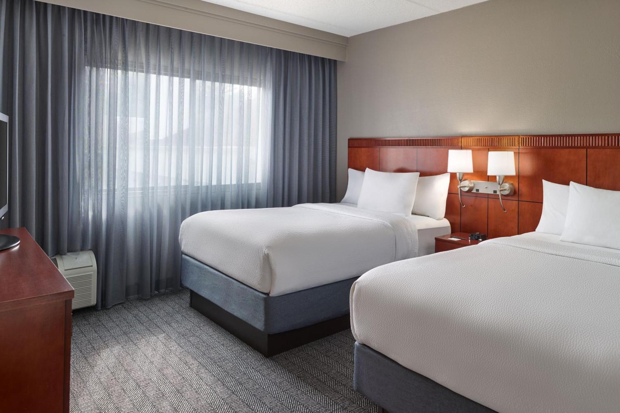 Готель Courtyard By Marriott Atlanta Executive Park/Emory Екстер'єр фото