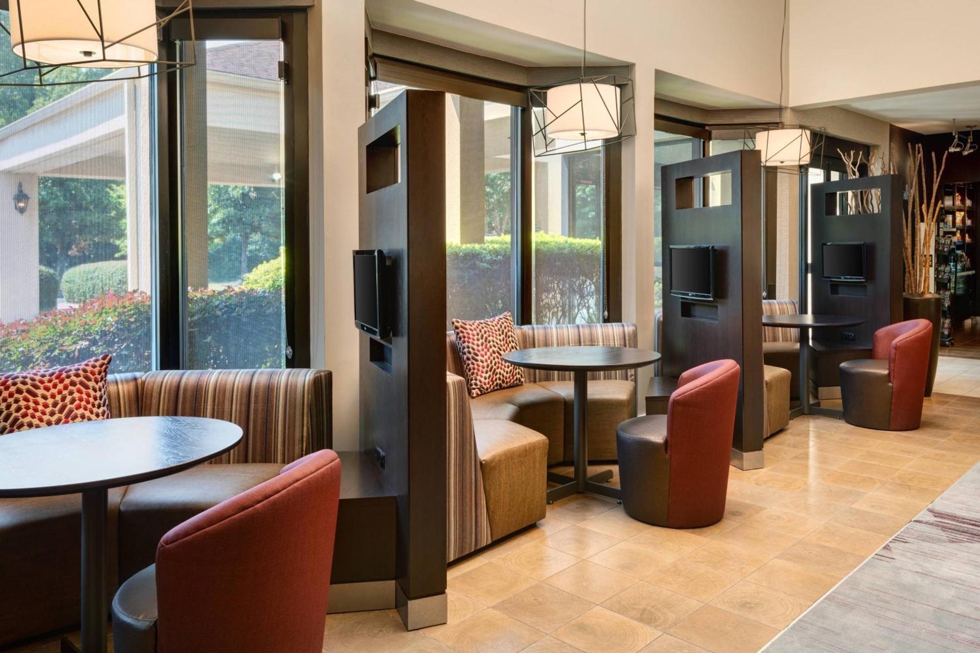 Готель Courtyard By Marriott Atlanta Executive Park/Emory Екстер'єр фото