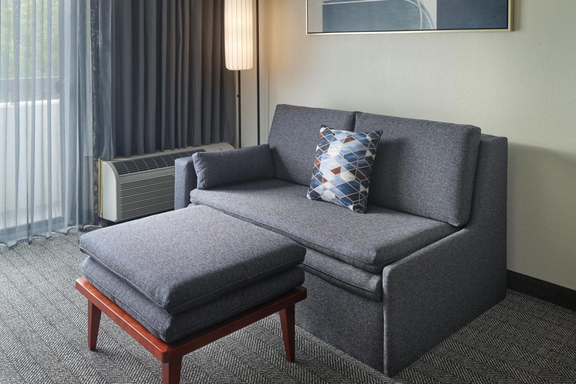 Готель Courtyard By Marriott Atlanta Executive Park/Emory Екстер'єр фото