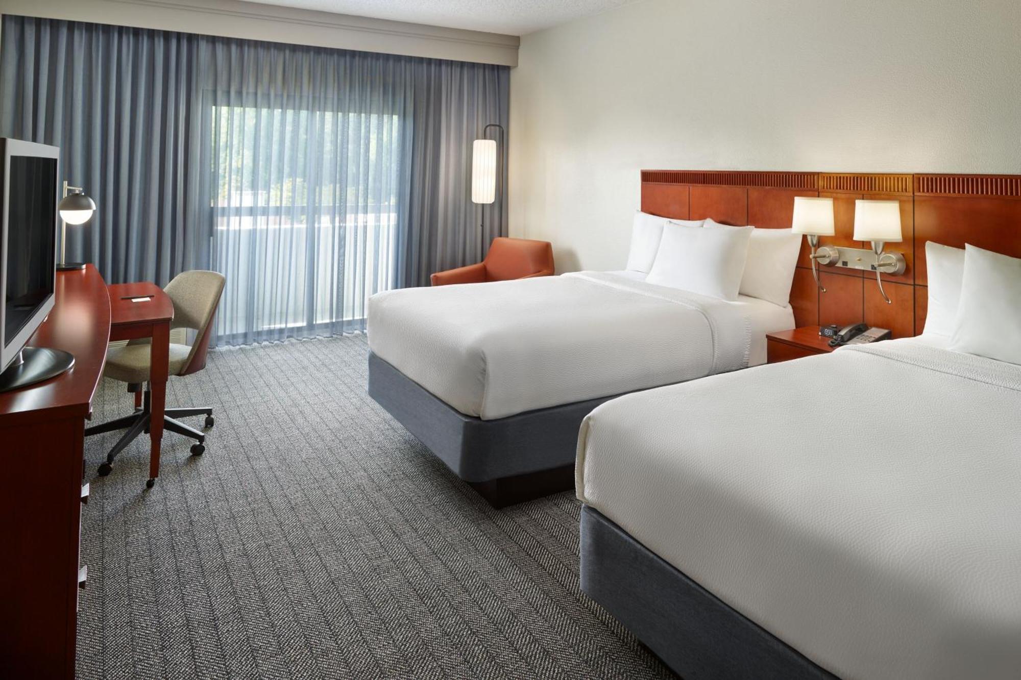 Готель Courtyard By Marriott Atlanta Executive Park/Emory Екстер'єр фото