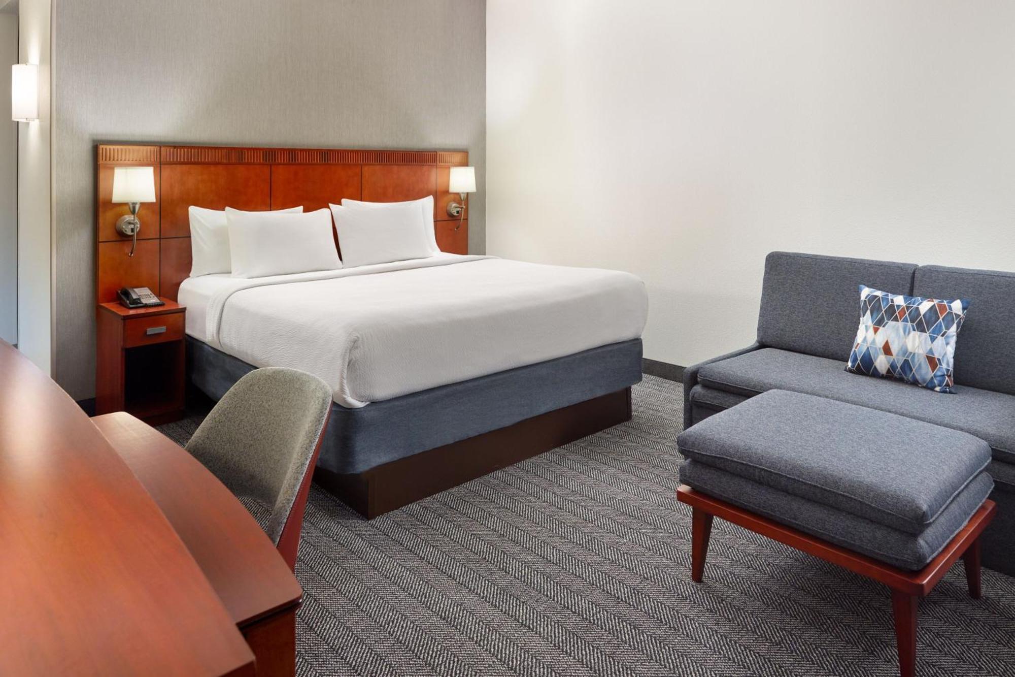 Готель Courtyard By Marriott Atlanta Executive Park/Emory Екстер'єр фото